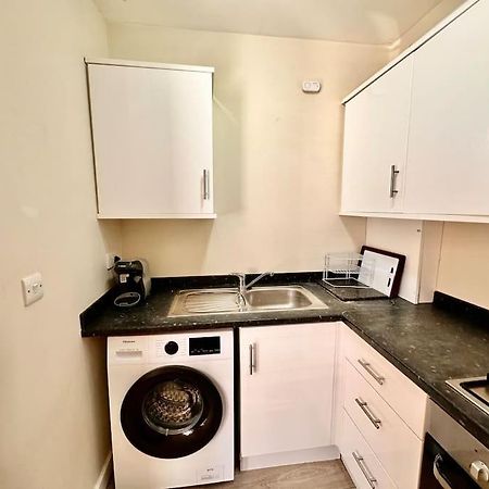 2 Bedroom Apartment In Se13 London Exteriör bild