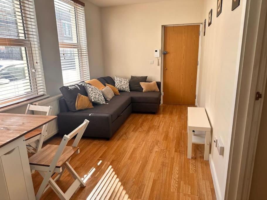 2 Bedroom Apartment In Se13 London Exteriör bild