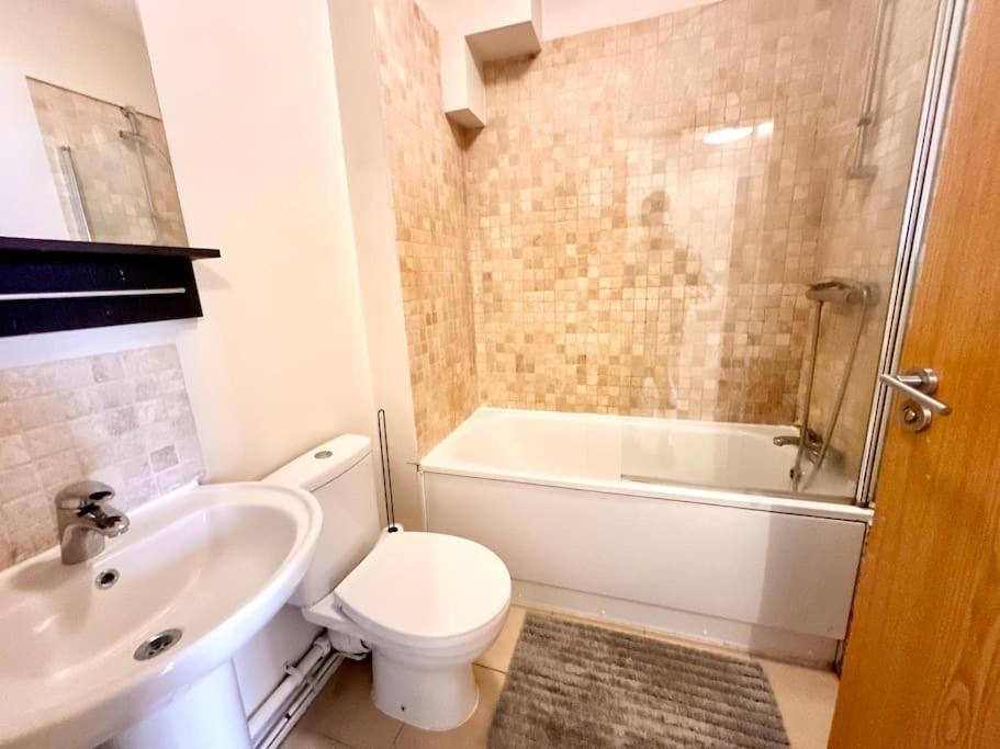 2 Bedroom Apartment In Se13 London Exteriör bild