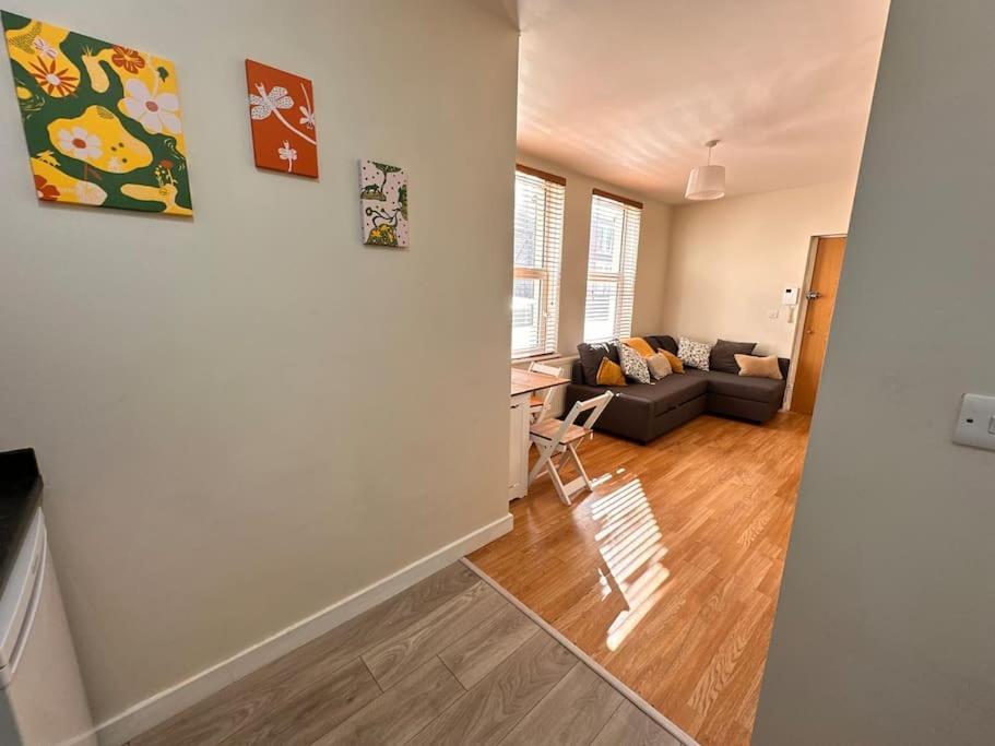 2 Bedroom Apartment In Se13 London Exteriör bild