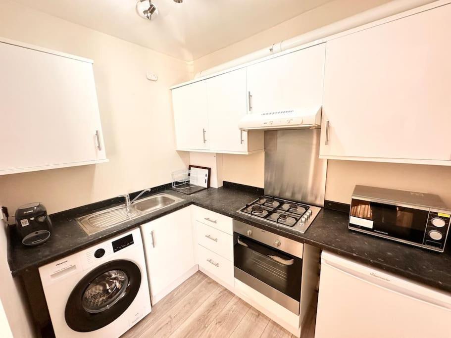 2 Bedroom Apartment In Se13 London Exteriör bild