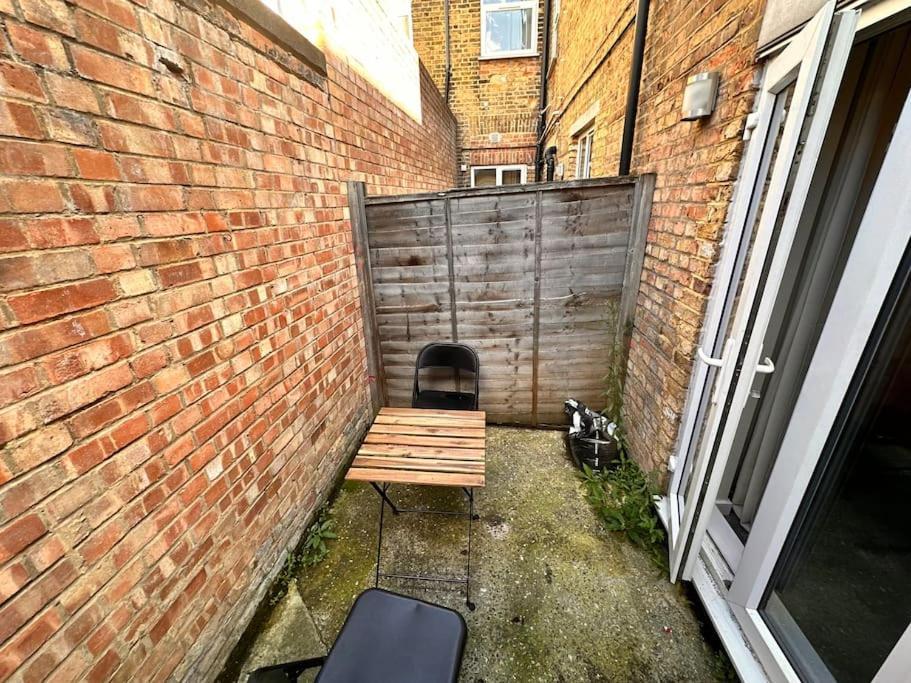 2 Bedroom Apartment In Se13 London Exteriör bild