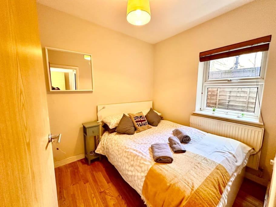 2 Bedroom Apartment In Se13 London Exteriör bild