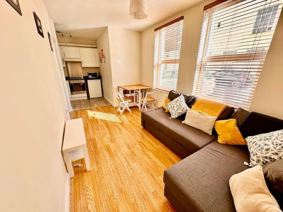 2 Bedroom Apartment In Se13 London Exteriör bild